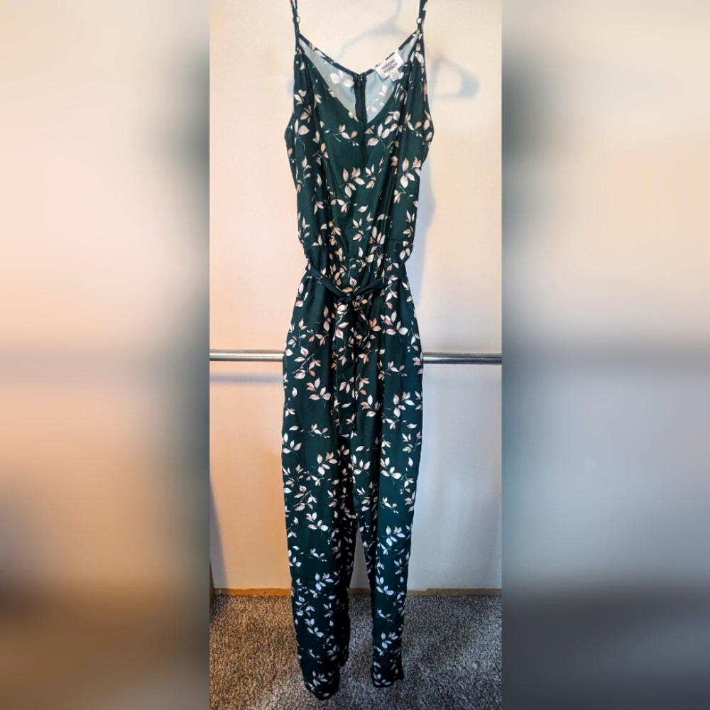 Beautiful Unique Vintage jumpsuit with POCKETS!